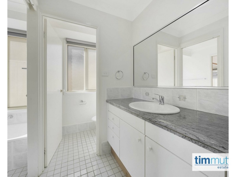 2A Broe Ave, East Hills NSW 2213