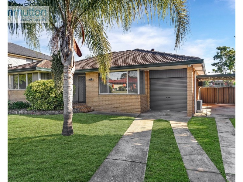 16 Curtis Cres, Moorebank NSW 2170