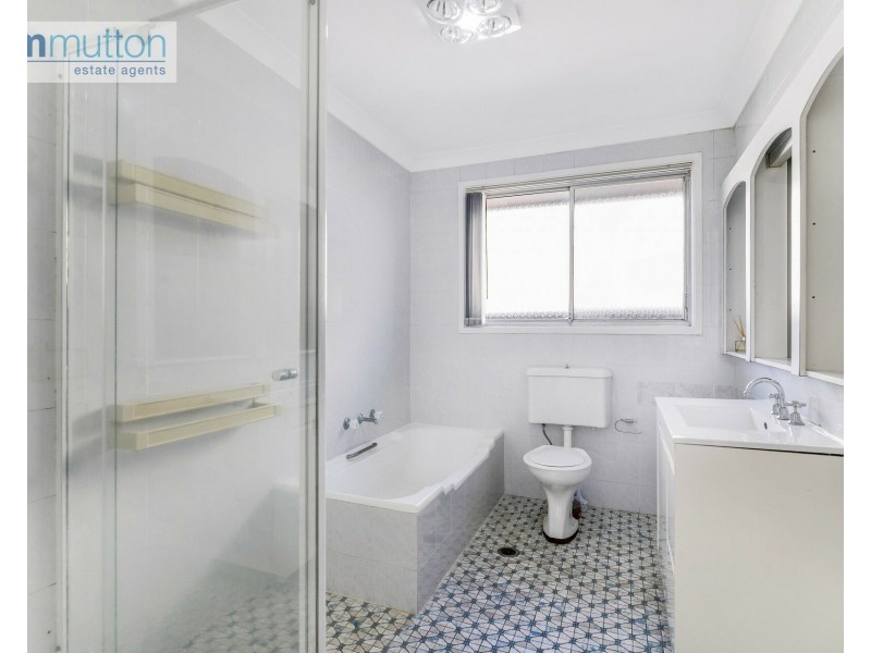 16 Curtis Cres, Moorebank NSW 2170