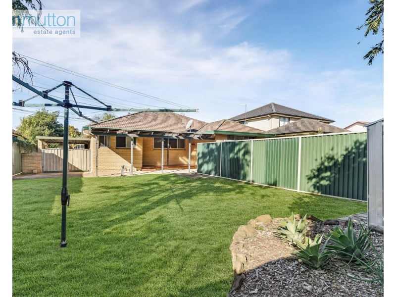 16 Curtis Cres, Moorebank NSW 2170