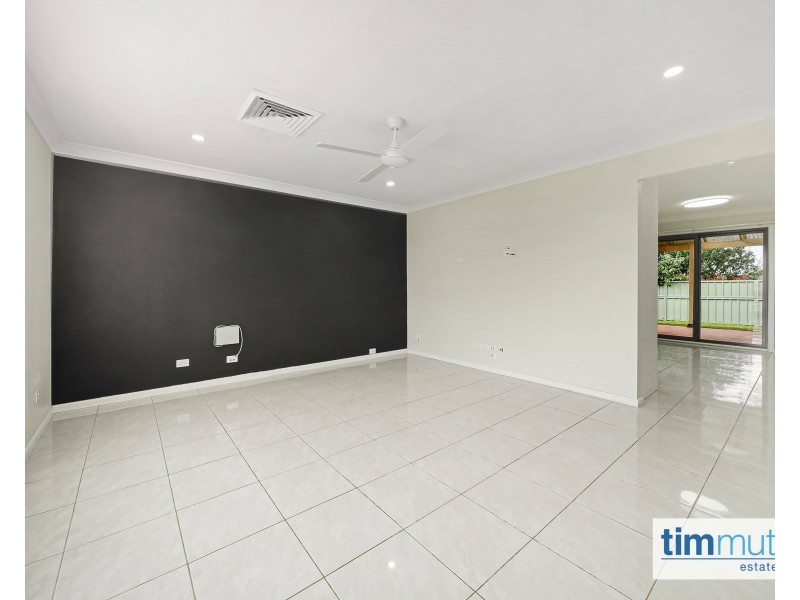 15 Swiveller Cl, Ambarvale NSW 2560