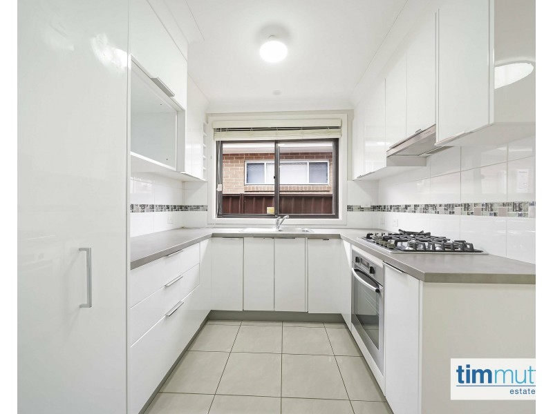 15 Swiveller Cl, Ambarvale NSW 2560