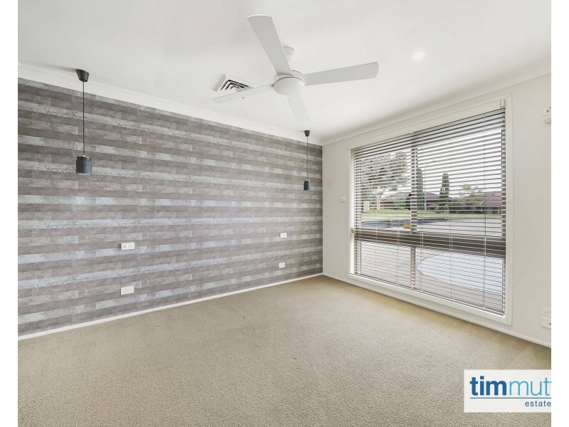 15 Swiveller Cl, Ambarvale NSW 2560