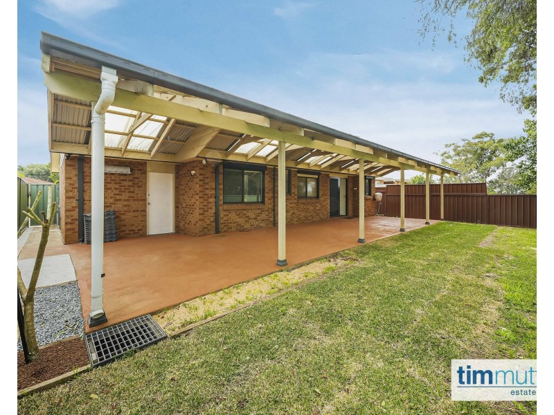 15 Swiveller Cl, Ambarvale NSW 2560
