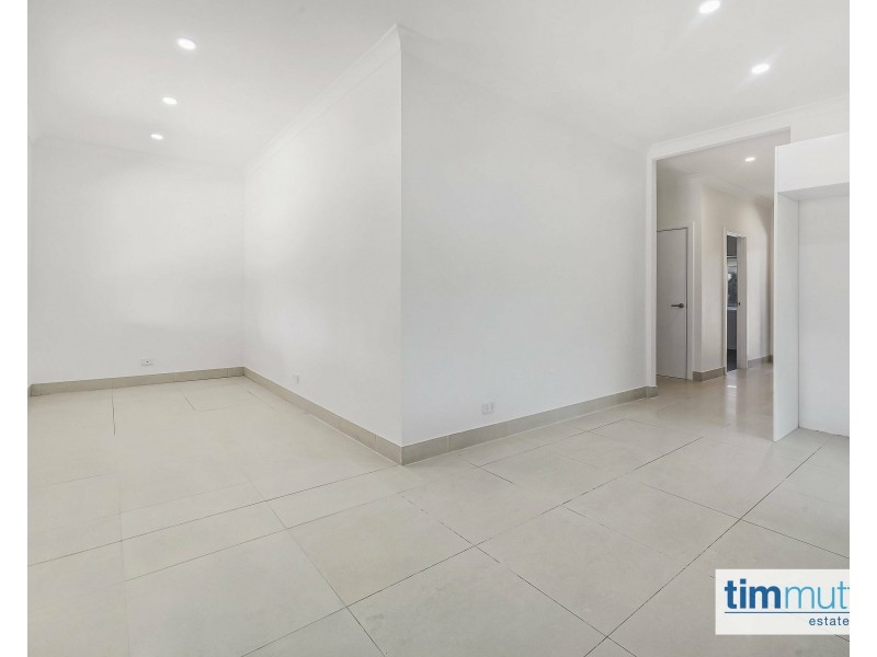 18 Birdwood Rd, Georges Hall NSW 2198