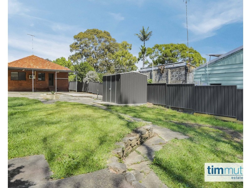 18 Birdwood Rd, Georges Hall NSW 2198