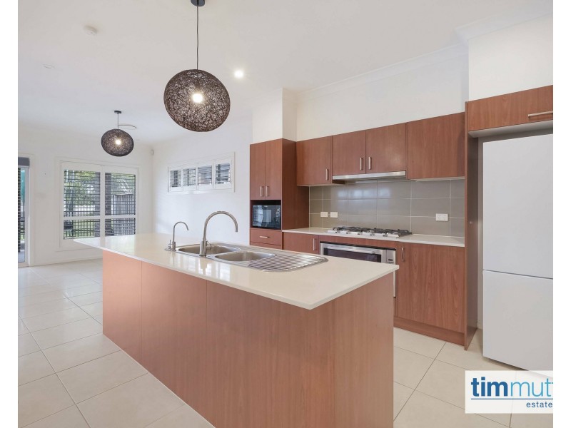 10 Purvis Ave, Potts Hill NSW 2143