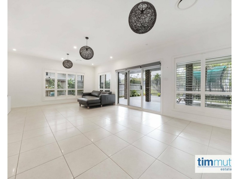 10 Purvis Ave, Potts Hill NSW 2143