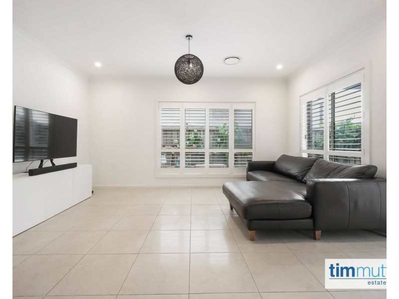 10 Purvis Ave, Potts Hill NSW 2143