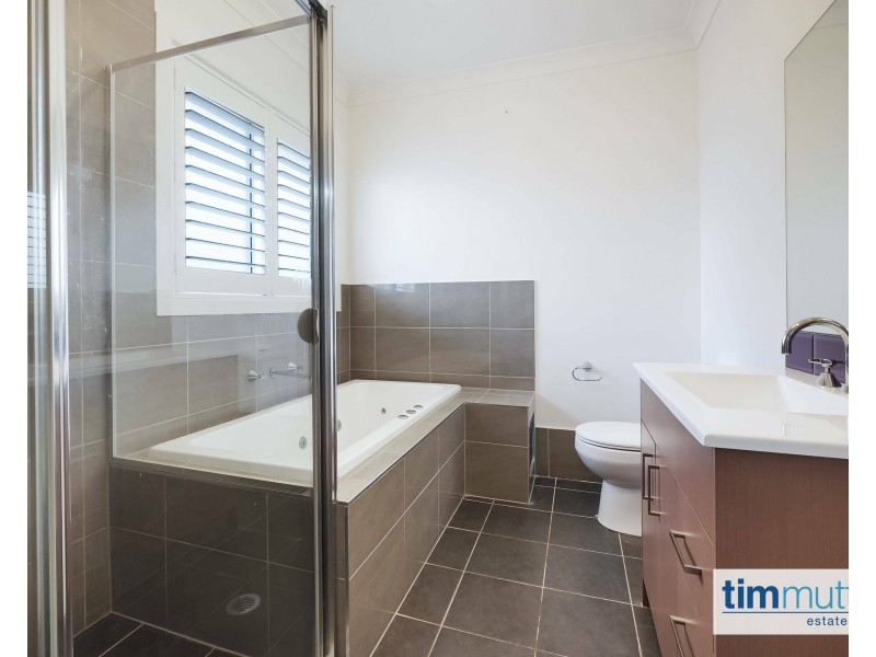 10 Purvis Ave, Potts Hill NSW 2143