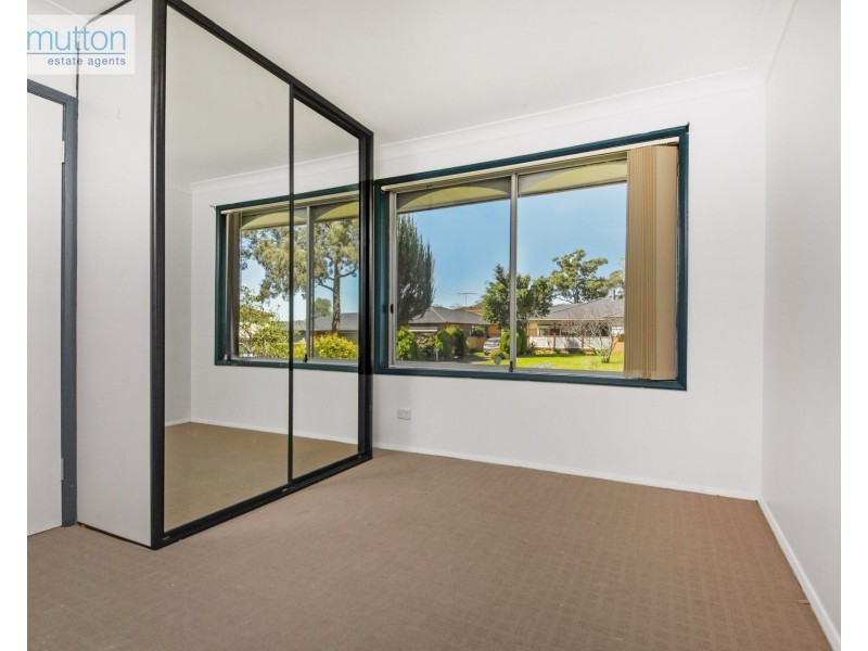 13 Warrina Rd, Bradbury NSW 2560