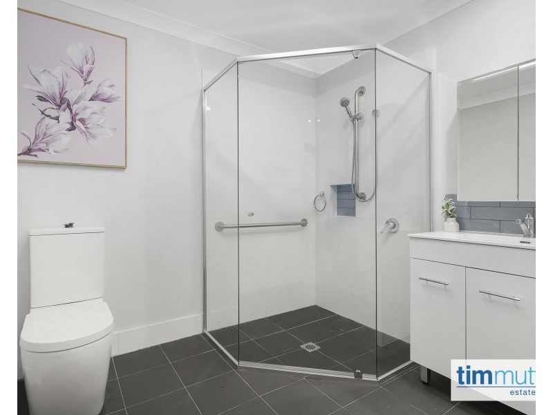 Unit 6/3 Carinya Pl, Moorebank NSW 2170