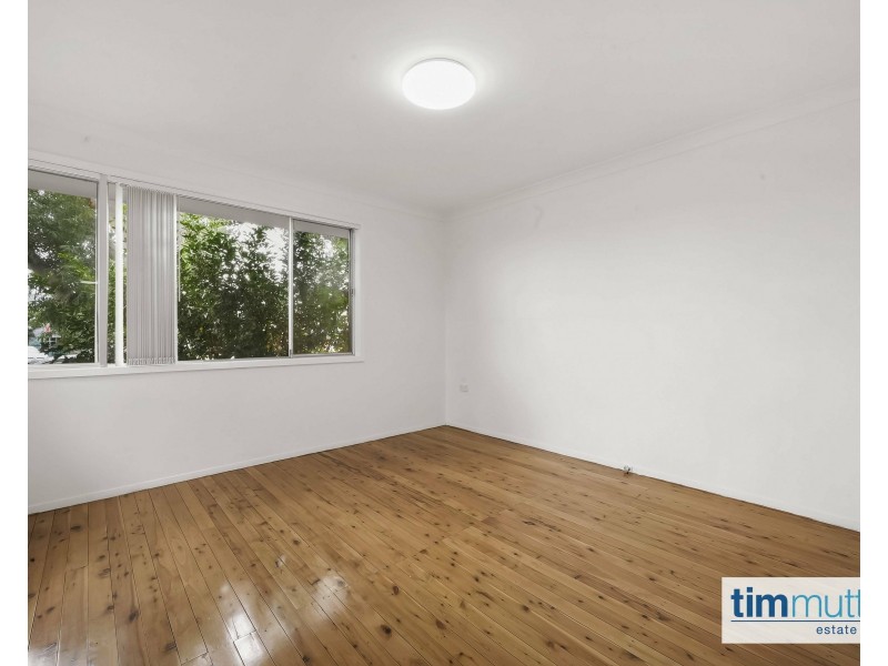 94 Minto Rd, Minto NSW 2566