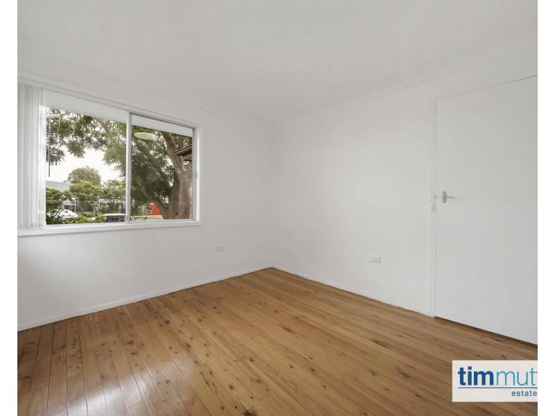 94 Minto Rd, Minto NSW 2566