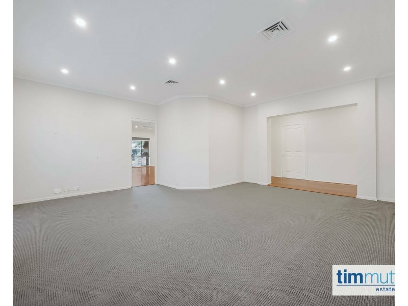 2 Eileen St, Picnic Point NSW 2213