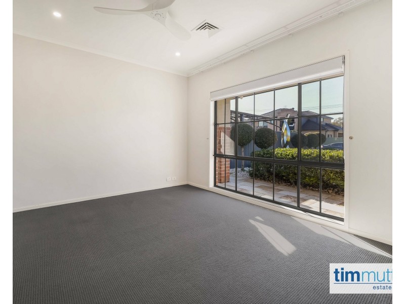 2 Eileen St, Picnic Point NSW 2213