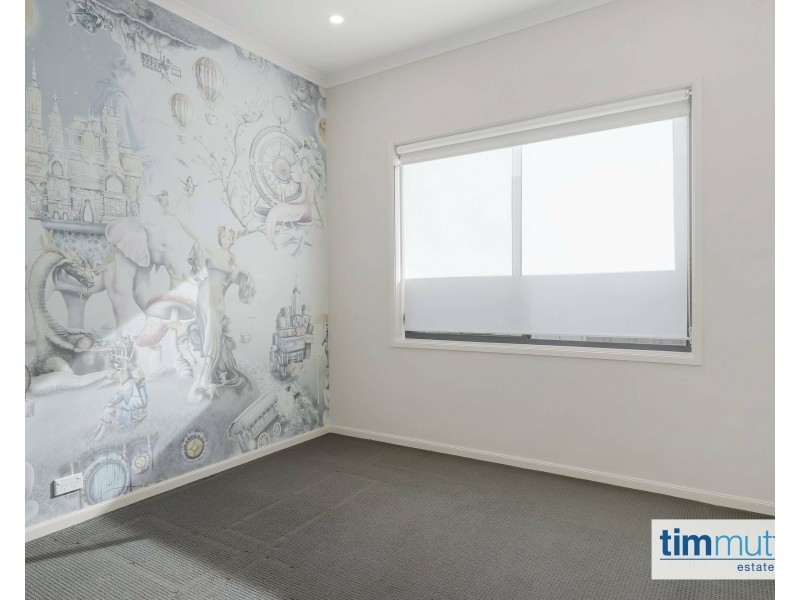 2 Eileen St, Picnic Point NSW 2213