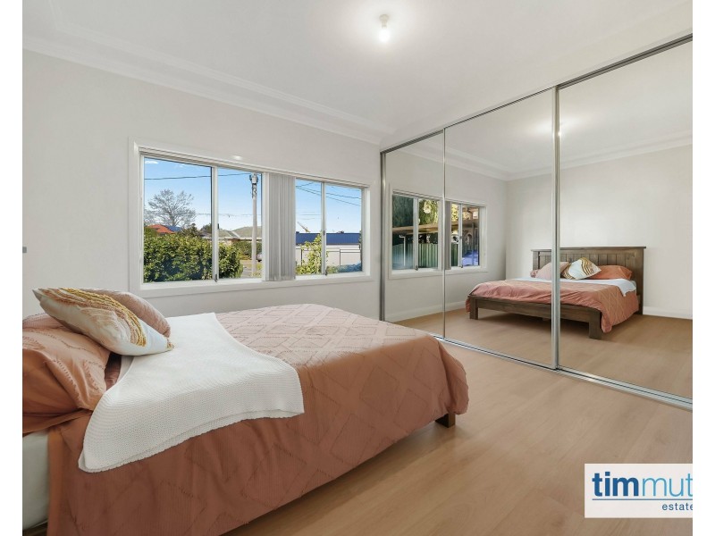 701 Henry Lawson Dr, East Hills NSW 2213