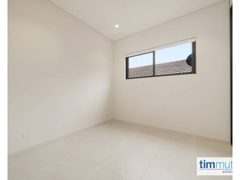 16A Ganmain Cres, Milperra NSW 2214