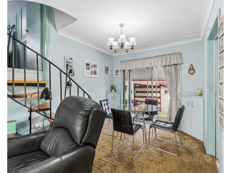 2 Mae Crescent, Panania NSW 2213