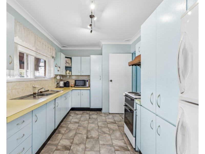 2 Mae Crescent, Panania NSW 2213