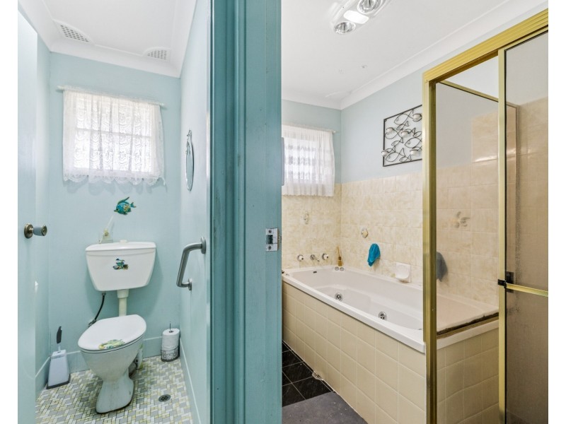 2 Mae Crescent, Panania NSW 2213