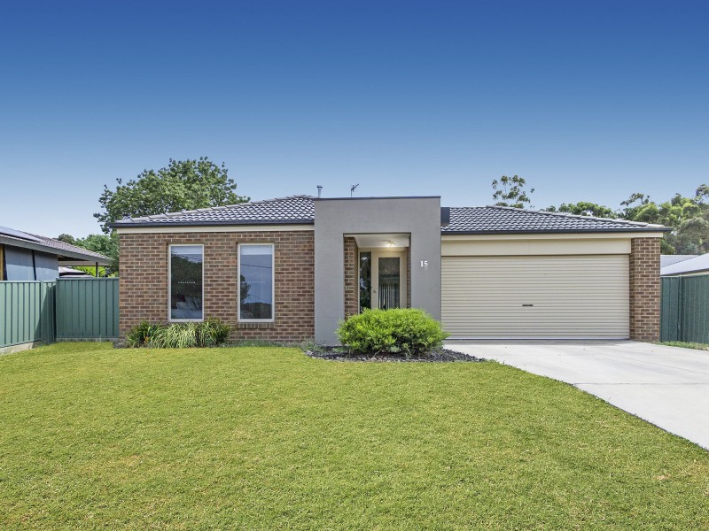 15 Muir Street, Kangaroo Flat VIC 3555