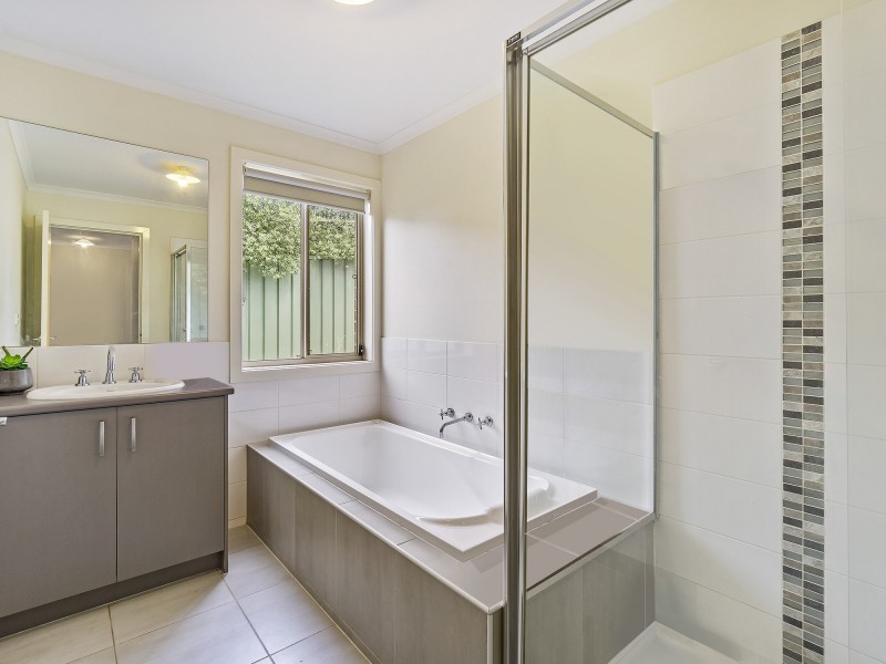 15 Muir Street, Kangaroo Flat VIC 3555