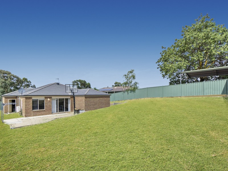 15 Muir Street, Kangaroo Flat VIC 3555