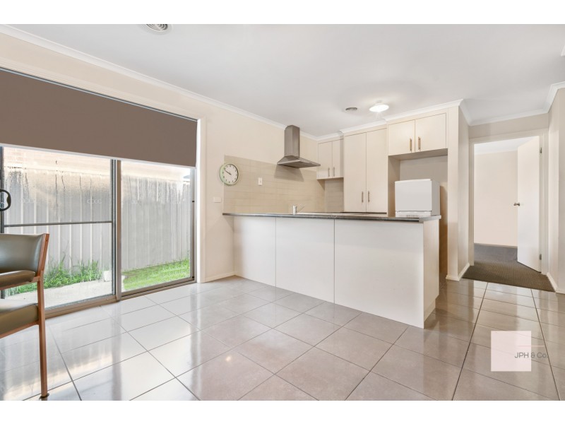 15 Tristan Drive, Sebastopol VIC 3356