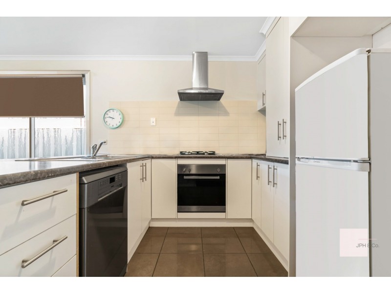 15 Tristan Drive, Sebastopol VIC 3356