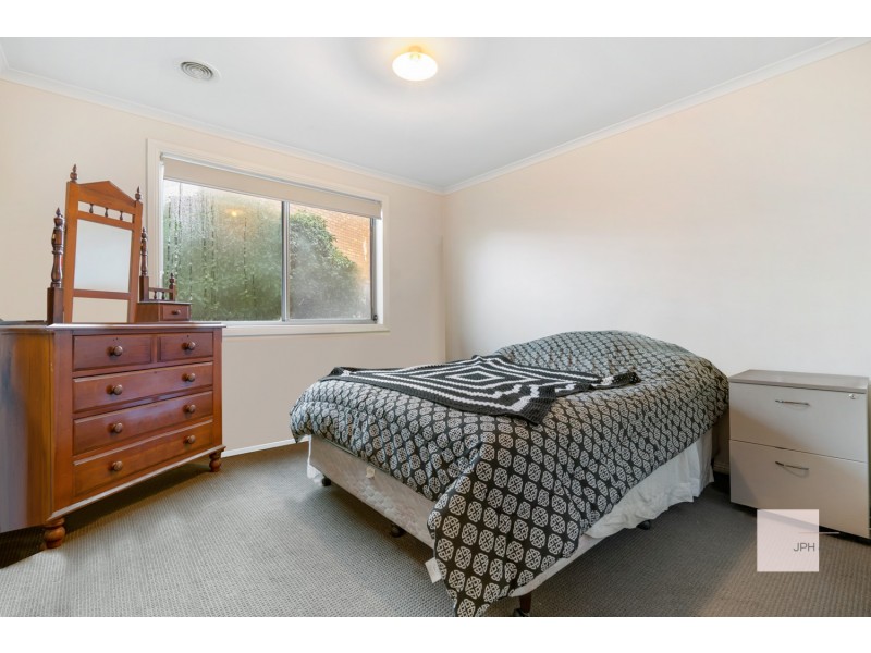 15 Tristan Drive, Sebastopol VIC 3356