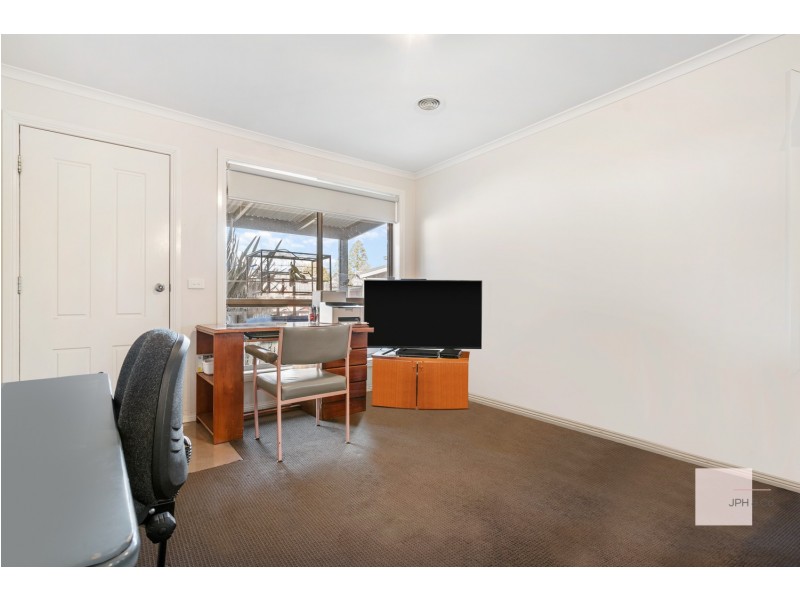 15 Tristan Drive, Sebastopol VIC 3356