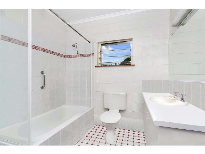 2/8A York Street, Whitfield QLD 4870