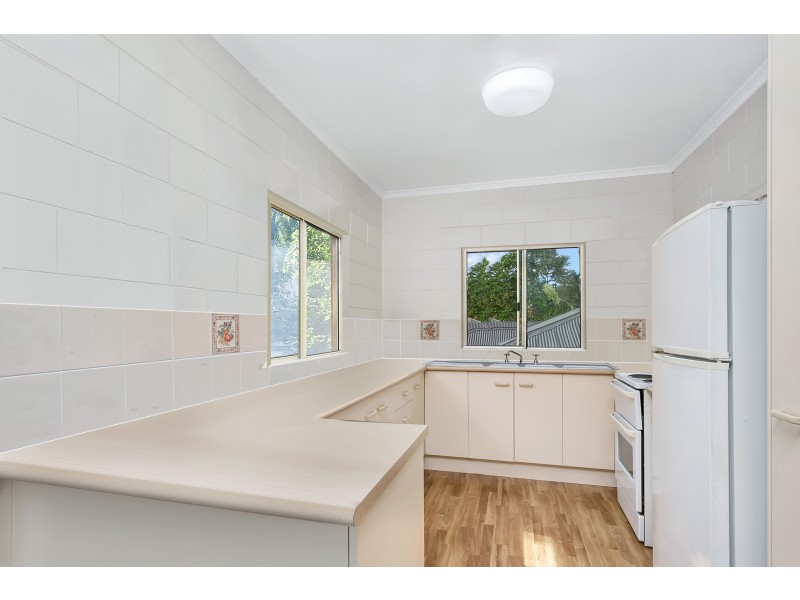 2/8A York Street, Whitfield QLD 4870