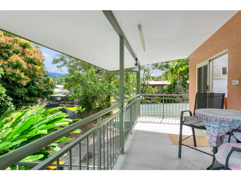 2/8A York Street, Whitfield QLD 4870