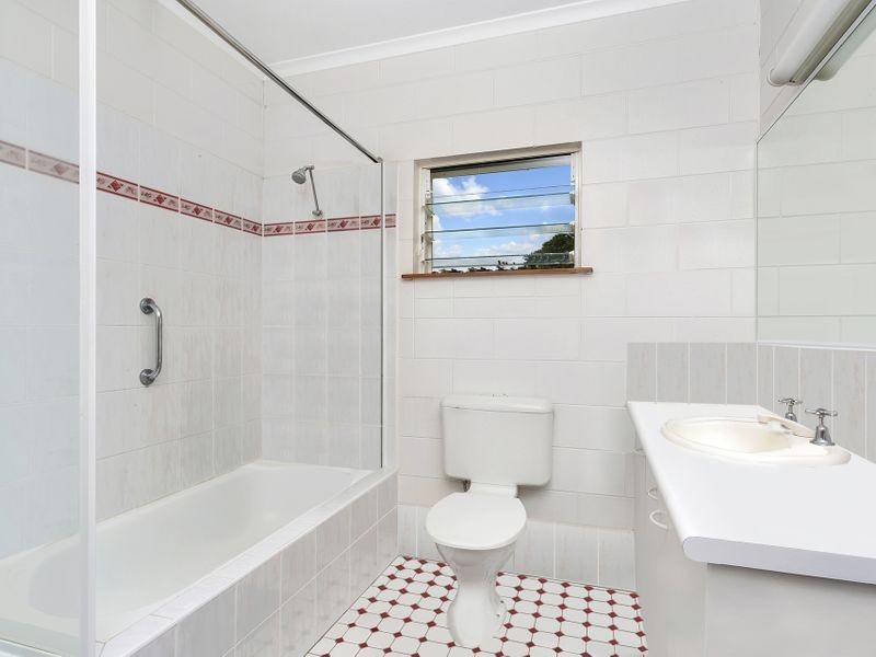 2/8A York Street, Whitfield QLD 4870