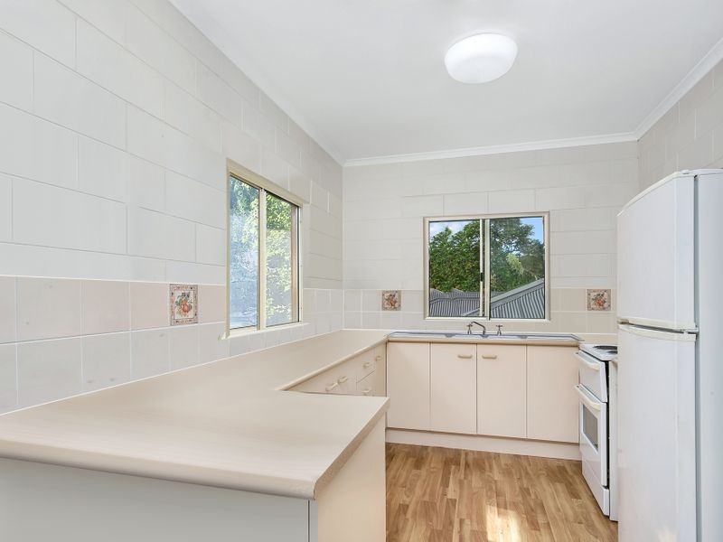 2/8A York Street, Whitfield QLD 4870