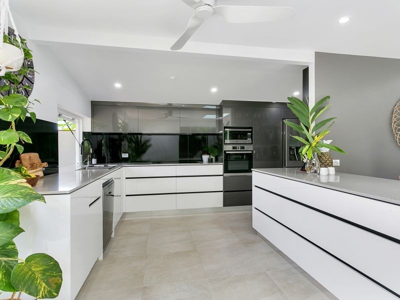 8 Duignan Street, Whitfield QLD 4870