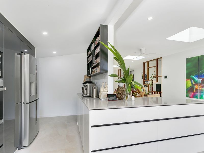 8 Duignan Street, Whitfield QLD 4870