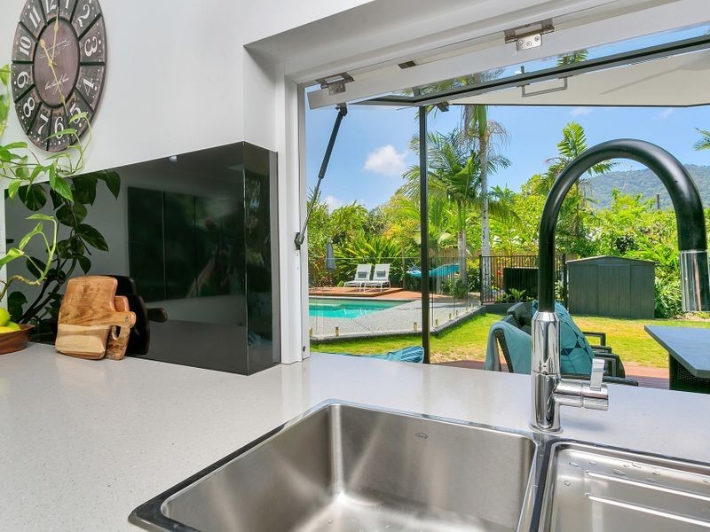 8 Duignan Street, Whitfield QLD 4870