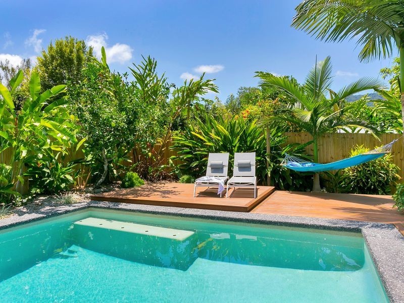 8 Duignan Street, Whitfield QLD 4870