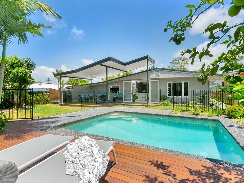 8 Duignan Street, Whitfield QLD 4870