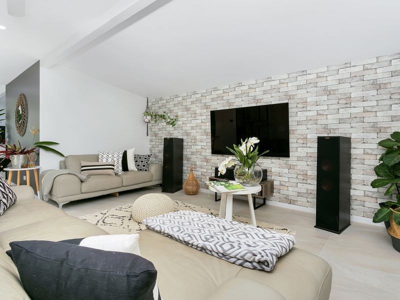 8 Duignan Street, Whitfield QLD 4870