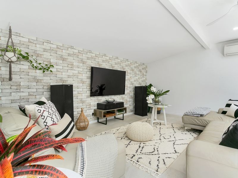 8 Duignan Street, Whitfield QLD 4870