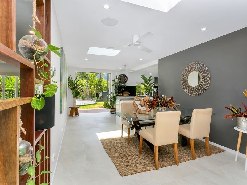 8 Duignan Street, Whitfield QLD 4870