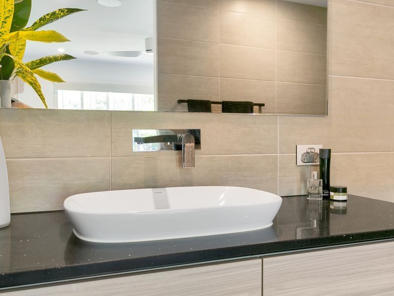 8 Duignan Street, Whitfield QLD 4870