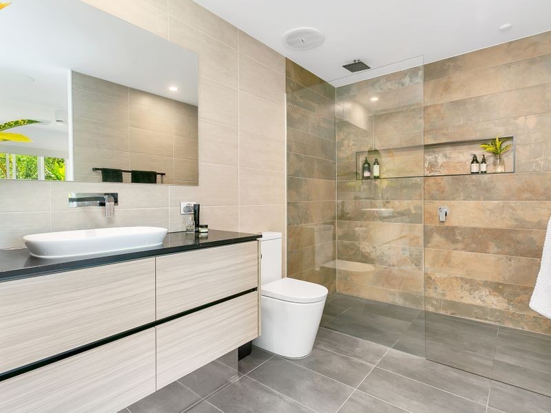 8 Duignan Street, Whitfield QLD 4870