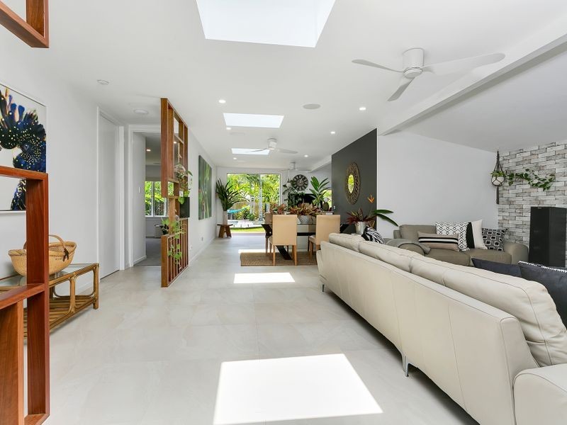 8 Duignan Street, Whitfield QLD 4870