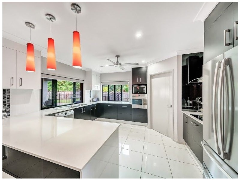 10 Lockyer Crescent, Bentley Park QLD 4869